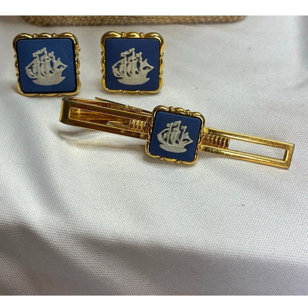 Wedgwood Blue Jasperware Sailing Ship Cufflinks & Tie Bar Clip Set Gold Tone